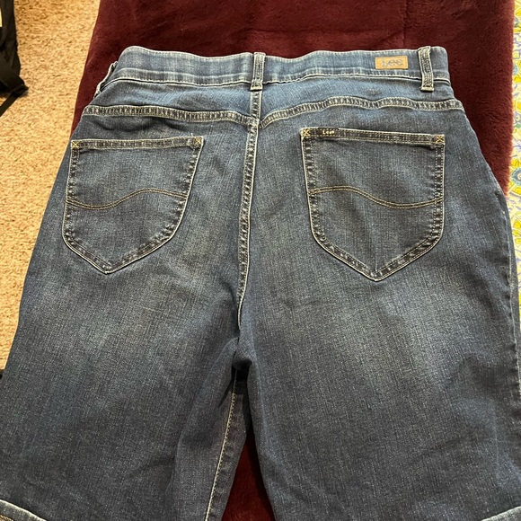 Lee Plus Size Flex Motion stretch waist Bermuda Shorts - Picture 2 of 4